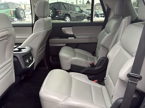 Used 2025 Ford Expedition Active image 24