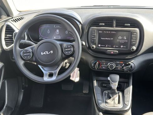 Used 2025 Kia Soul LX image 13