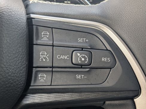 Used 2025 Jeep Grand Cherokee Altitude AWD/4WD image 33