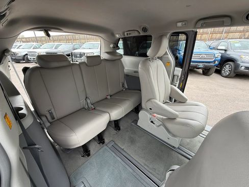 Used 2013 Toyota Sienna LE w/ Towing Pkg image 35