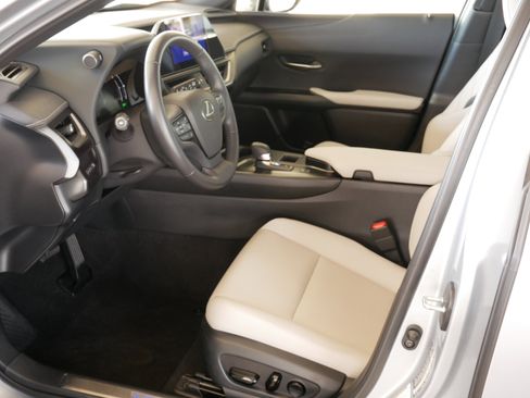 Used 2025 Lexus UX 300h FWD w/ Accessory Package (Z2) image 4