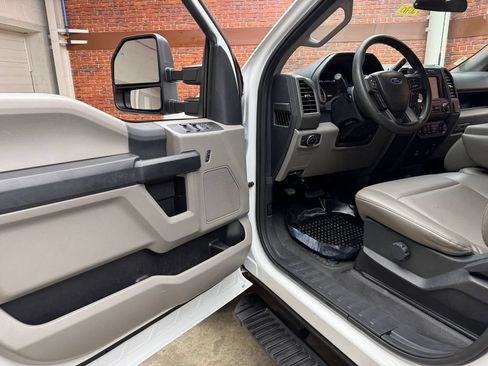 Used 2022 Ford F250 XL w/ Power Equipment Group AWD/4WD image 9
