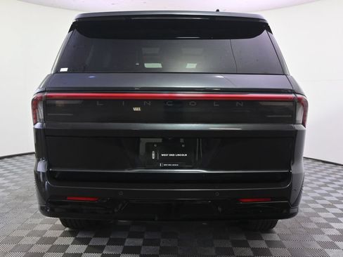 Used 2025 Lincoln Navigator Reserve AWD/4WD image 5