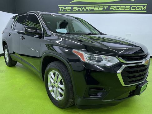 Used 2018 Chevrolet Traverse LS FWD image 2