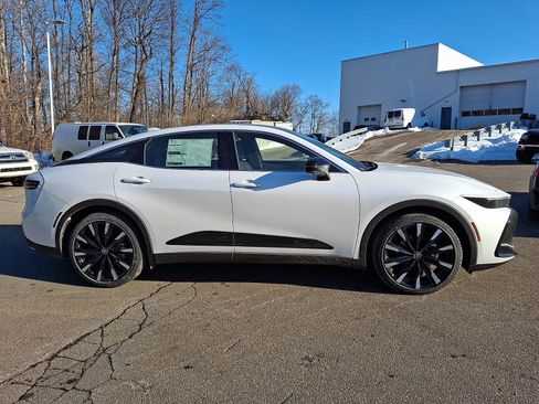 New 2026 Toyota Crown Platinum image 7