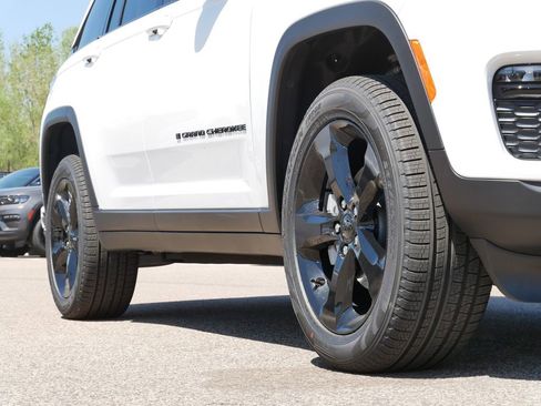 New 2025 Jeep Grand Cherokee Limited image 7