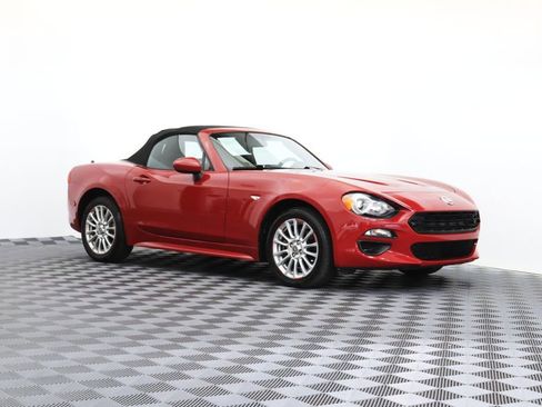 Used 2017 FIAT 124 Spider Classica RWD image 2