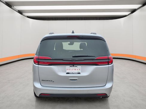 New 2026 Chrysler Pacifica Select w/ S Appearance Package image 5