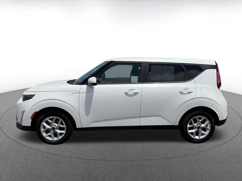 Used 2025 Kia Soul LX w/ LX Technology Package FWD image 9