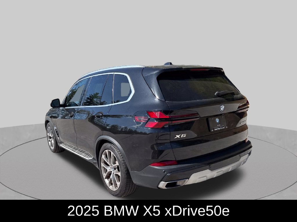 Used 2025 BMW X5 xDrive50e AWD/4WD image 3
