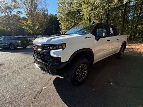 Used 2025 Chevrolet Silverado 1500 ZR2 w/ Technology Package image 2