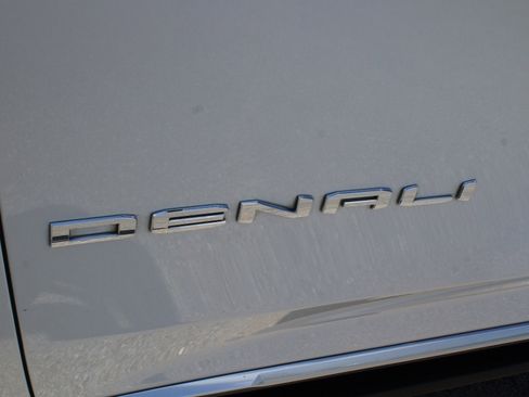 Used 2022 GMC Yukon XL Denali RWD image 20