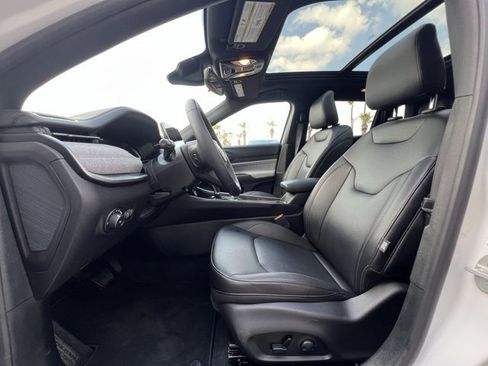 Used 2024 Jeep Compass Latitude w/ Sun and Sound Group image 23