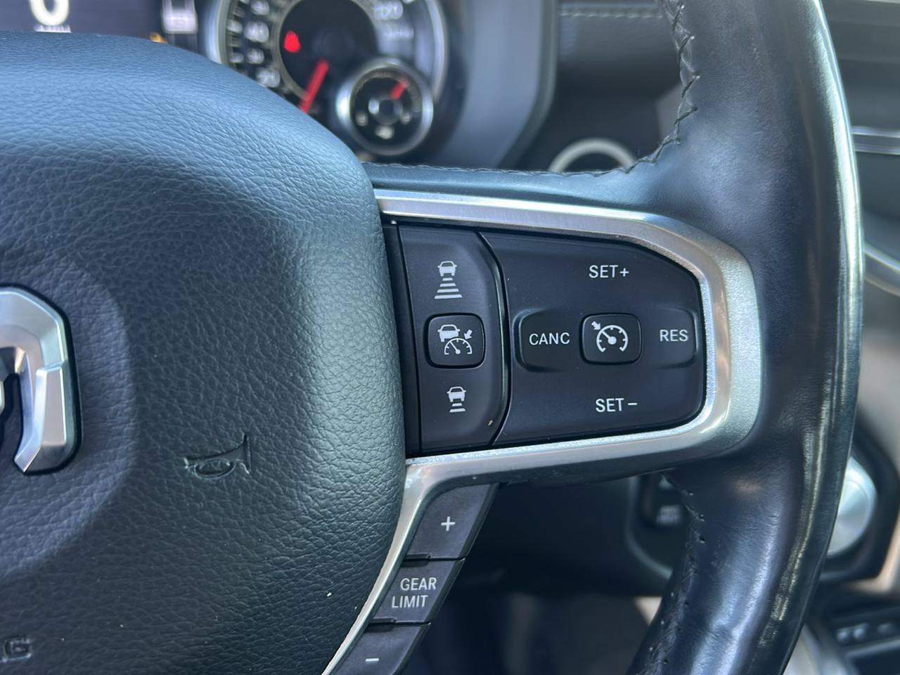 Used 2019 RAM 1500 Laramie AWD/4WD image 18