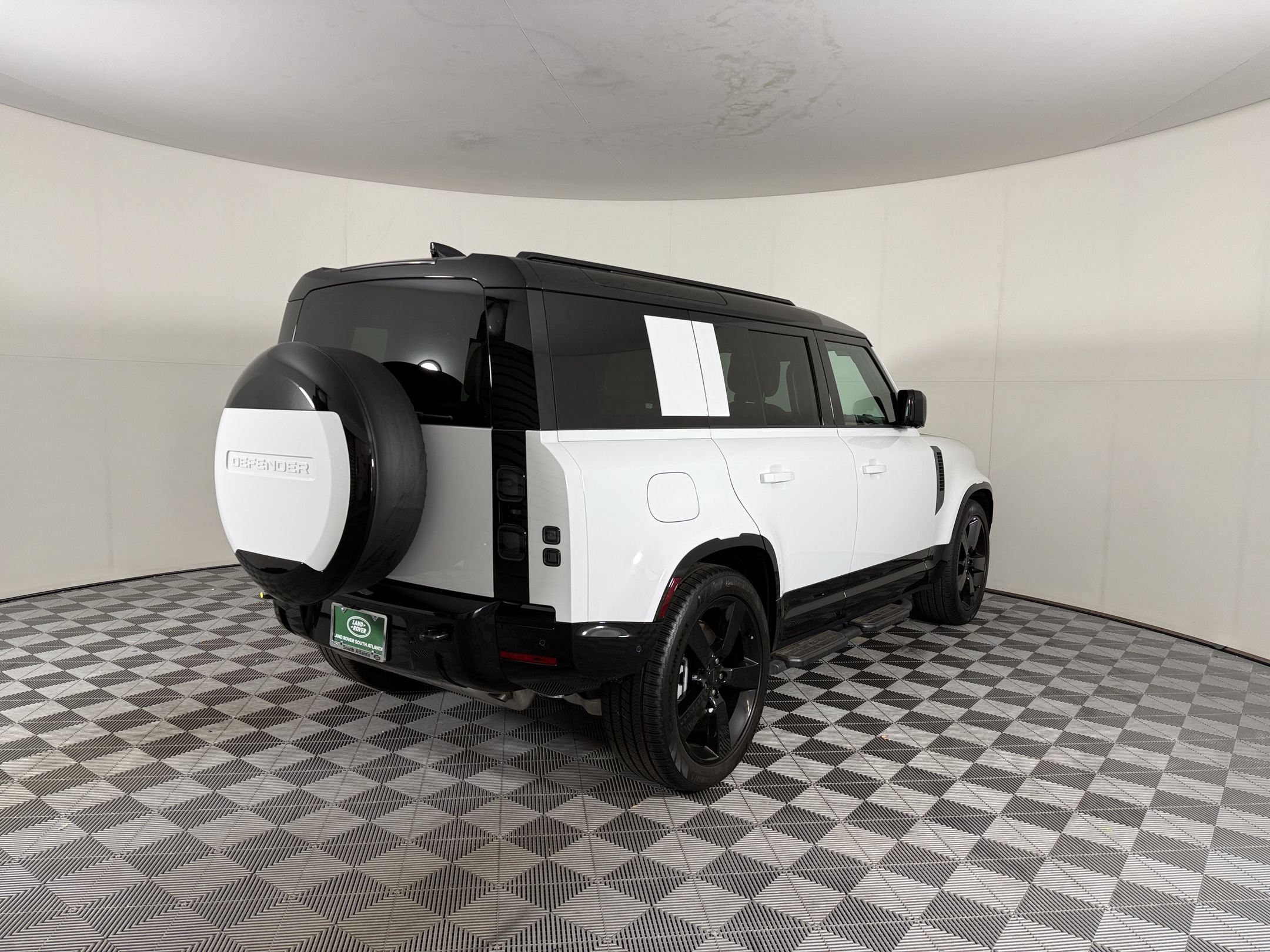 Used 2025 Land Rover Defender 110 S AWD/4WD image 31