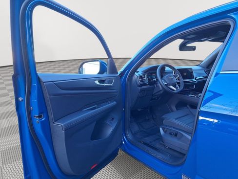 New 2025 Volkswagen Atlas Cross Sport SEL image 11