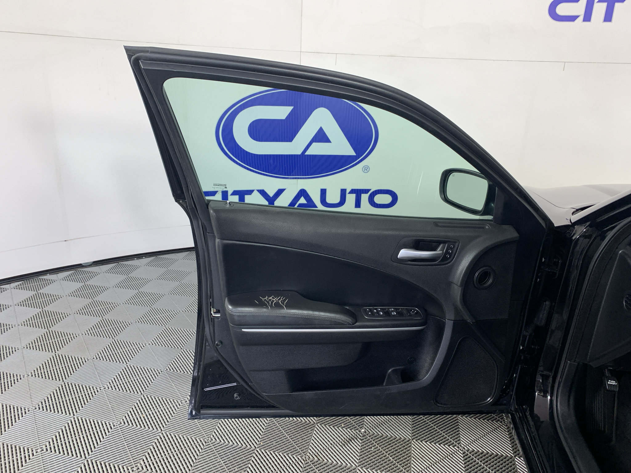 Used 2020 Dodge Charger SXT w/ Leather Interior Group RWD image 12