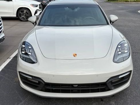 Used 2022 Porsche Panamera RWD image 2