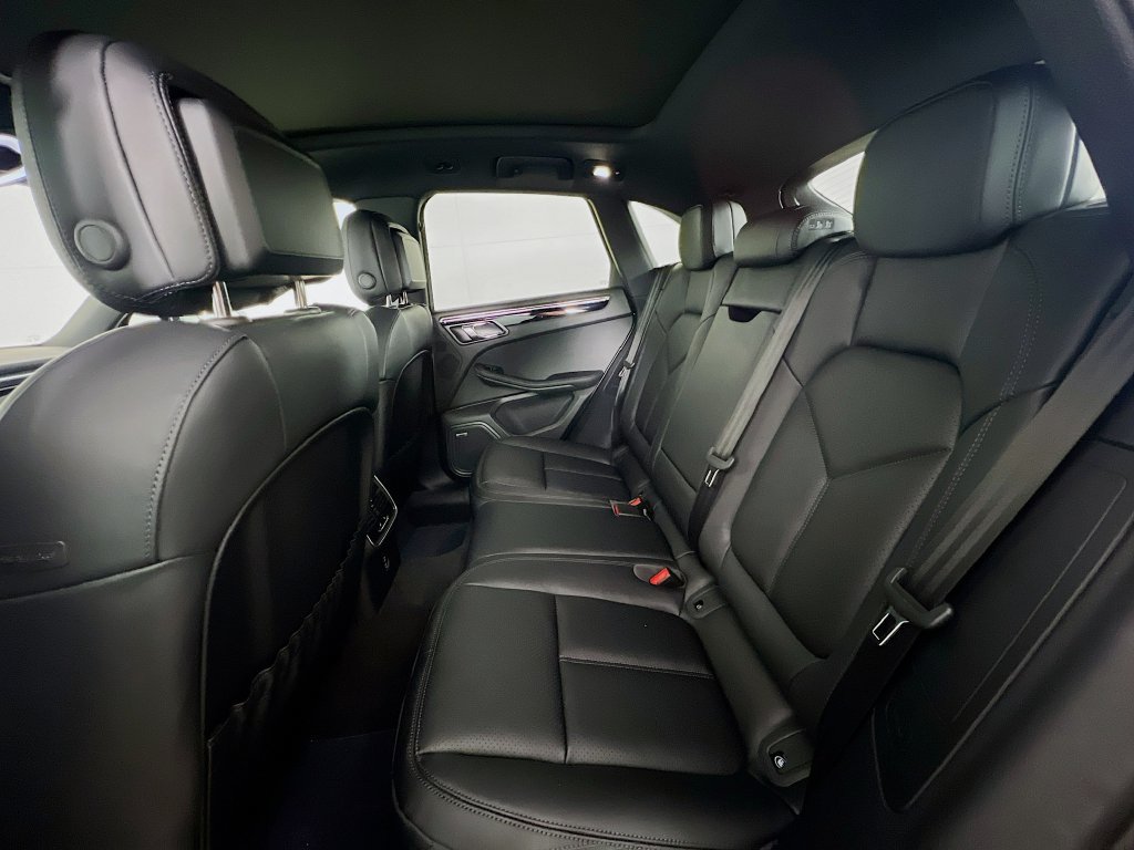 Certified 2026 Porsche Macan AWD/4WD image 24