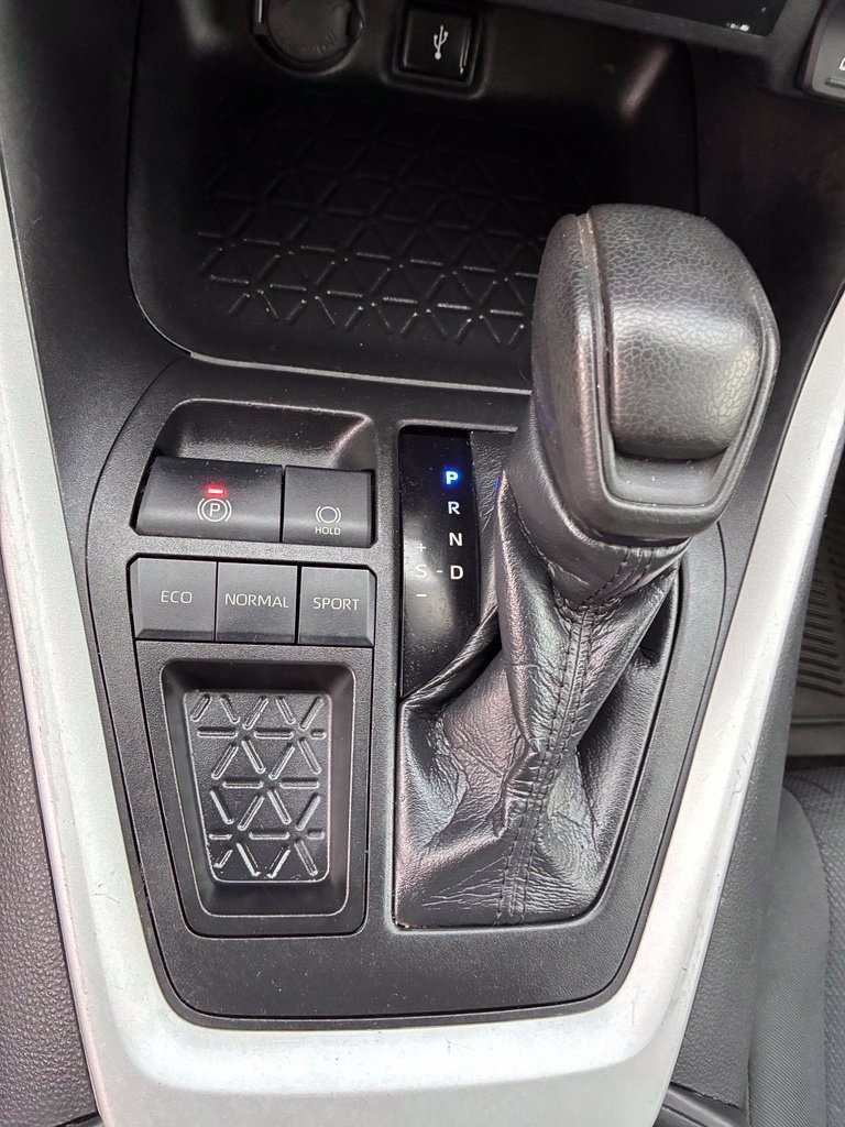 Used 2021 Toyota RAV4 XLE FWD image 38