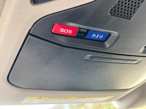 Used 2020 Subaru Outback Premium image 18