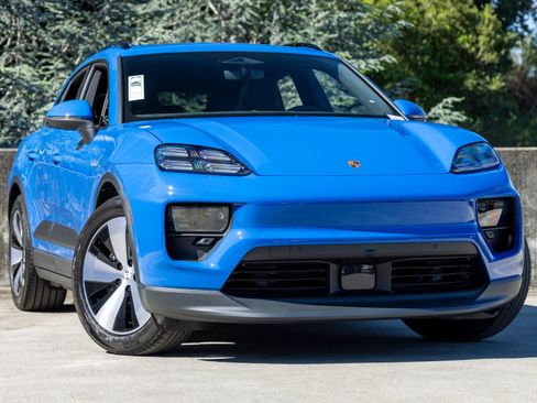 New 2026 Porsche Macan 4 Electric AWD/4WD image 6