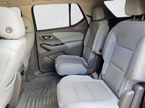 Used 2021 Chevrolet Traverse LT FWD image 17