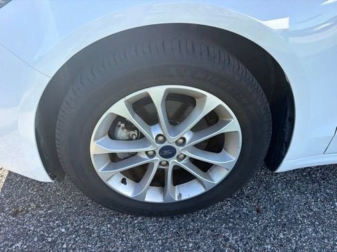 Used 2020 Ford Fusion SE FWD image 5