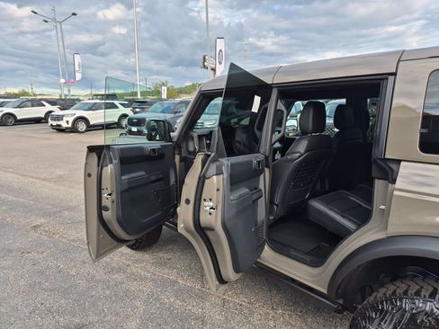 New 2025 Ford Bronco Badlands image 14
