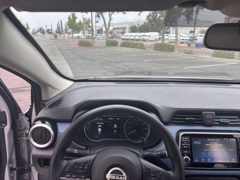 Used 2025 Nissan Versa SV FWD image 31
