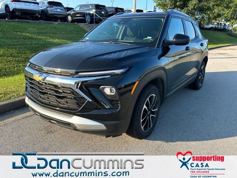 Used 2024 Chevrolet TrailBlazer LT AWD/4WD image 1