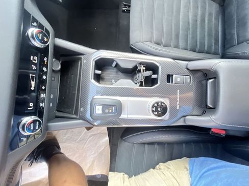 New 2025 Mitsubishi Outlander SE image 12