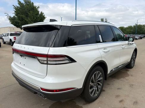 New 2026 Lincoln Aviator AWD image 5