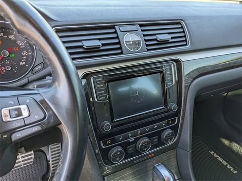 Used 2016 Volkswagen Passat 1.8T image 24