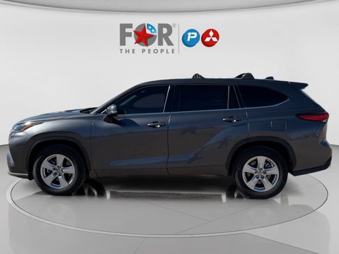 Used 2021 Toyota Highlander LE image 24