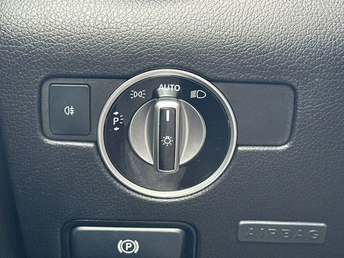 Used 2016 Mercedes-Benz SLK 300 image 31