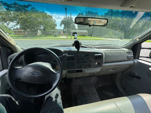 Used 2006 Ford F350 2WD Regular Cab Super Duty image 17