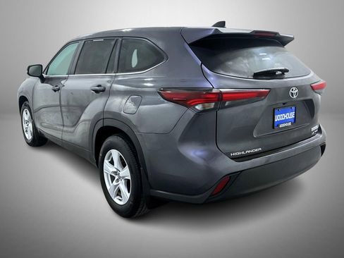 Used 2024 Toyota Highlander LE image 4