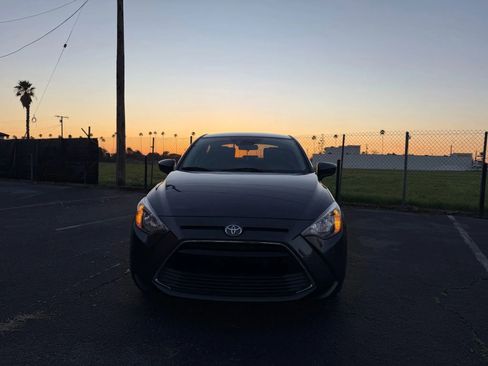 Used 2017 Toyota Yaris iA image 2