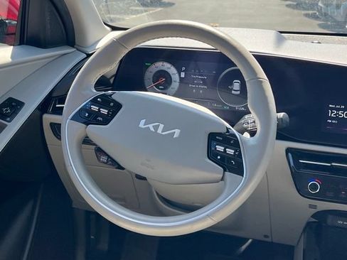 Certified 2023 Kia Niro Wind w/ Wind Preserve Package FWD image 14