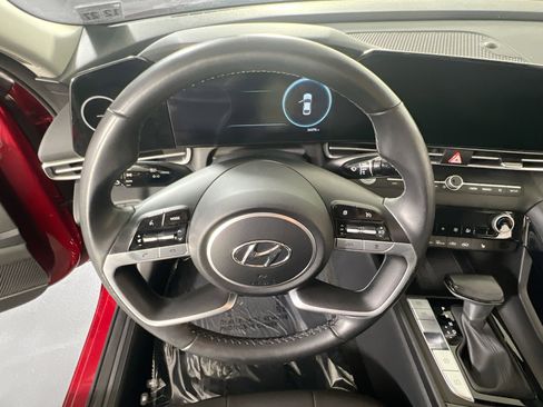 Used 2023 Hyundai Elantra SEL w/ Convenience Package image 11