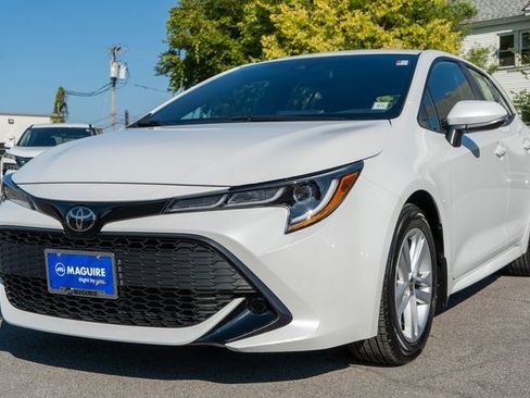 Used 2022 Toyota Corolla SE w/ SE Preferred Package image 2