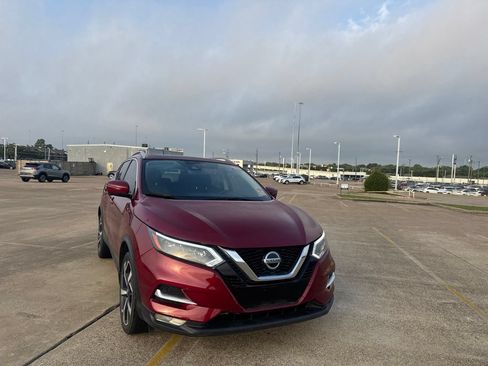 Used 2022 Nissan Rogue Sport SL w/ Premium Package FWD image 3