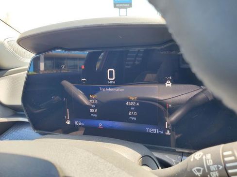 Used 2025 Chevrolet Trax ACTIV w/ Sunroof Package image 14