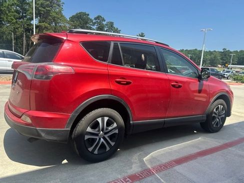 Used 2017 Toyota RAV4 LE FWD image 3