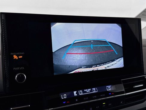 Certified 2025 Toyota Sienna XLE FWD image 26