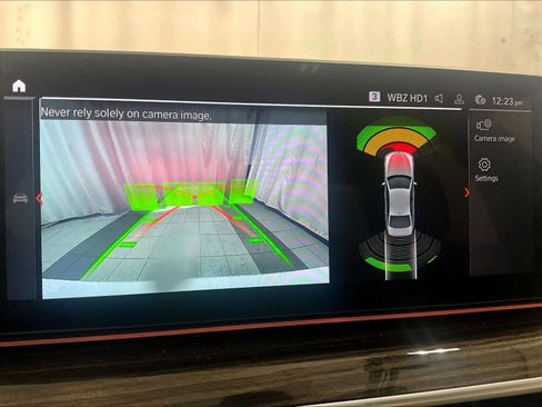 Used 2022 BMW 530i xDrive w/ Premium Package image 18