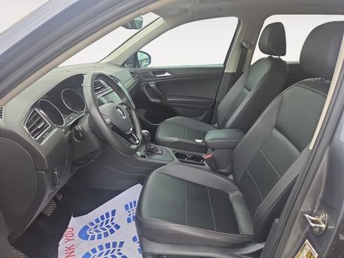 Used 2021 Volkswagen Tiguan SE w/ Panoramic Sunroof Package FWD image 9