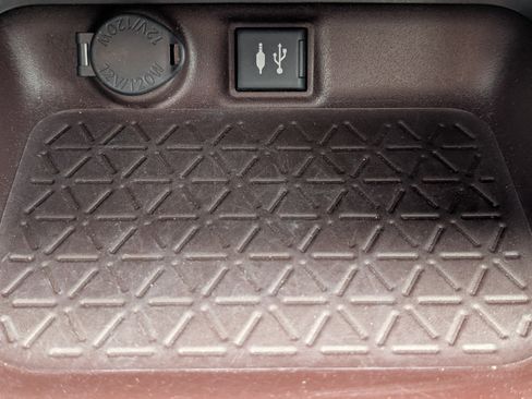 Used 2019 Toyota RAV4 Limited image 22