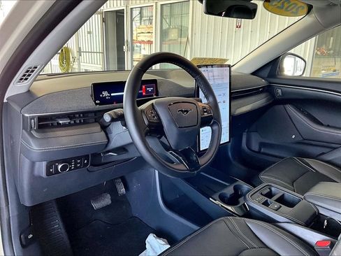 Used 2025 Ford Mustang Mach-E Premium image 8